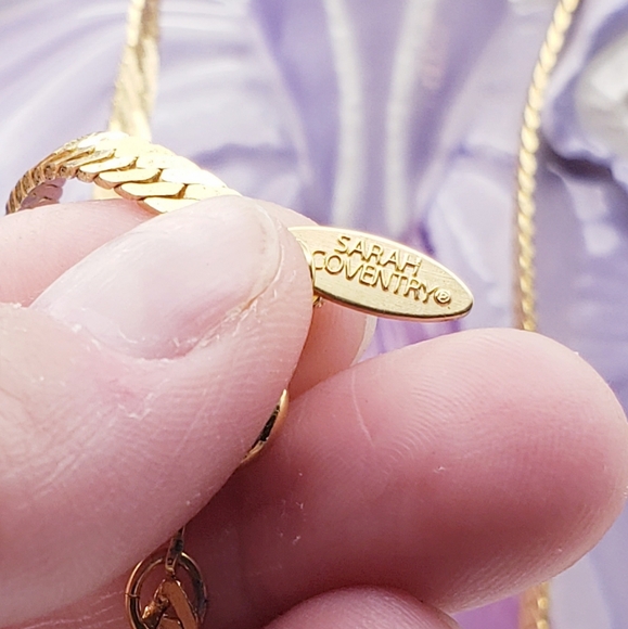 Beautiful Vintage Gold Sarah Coventry Herringbone Necklace Chain - Picture 3 of 5